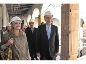 Carmen Thyssen, junto al alcalde, en una de sus múltiples visitas a las obras del palacio de Villalón.